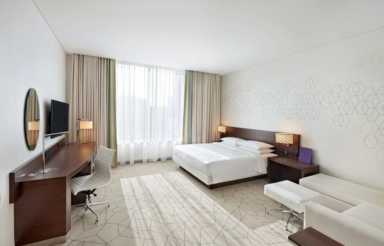 Hyatt Place Dubai Baniyas Square Exteriör bild