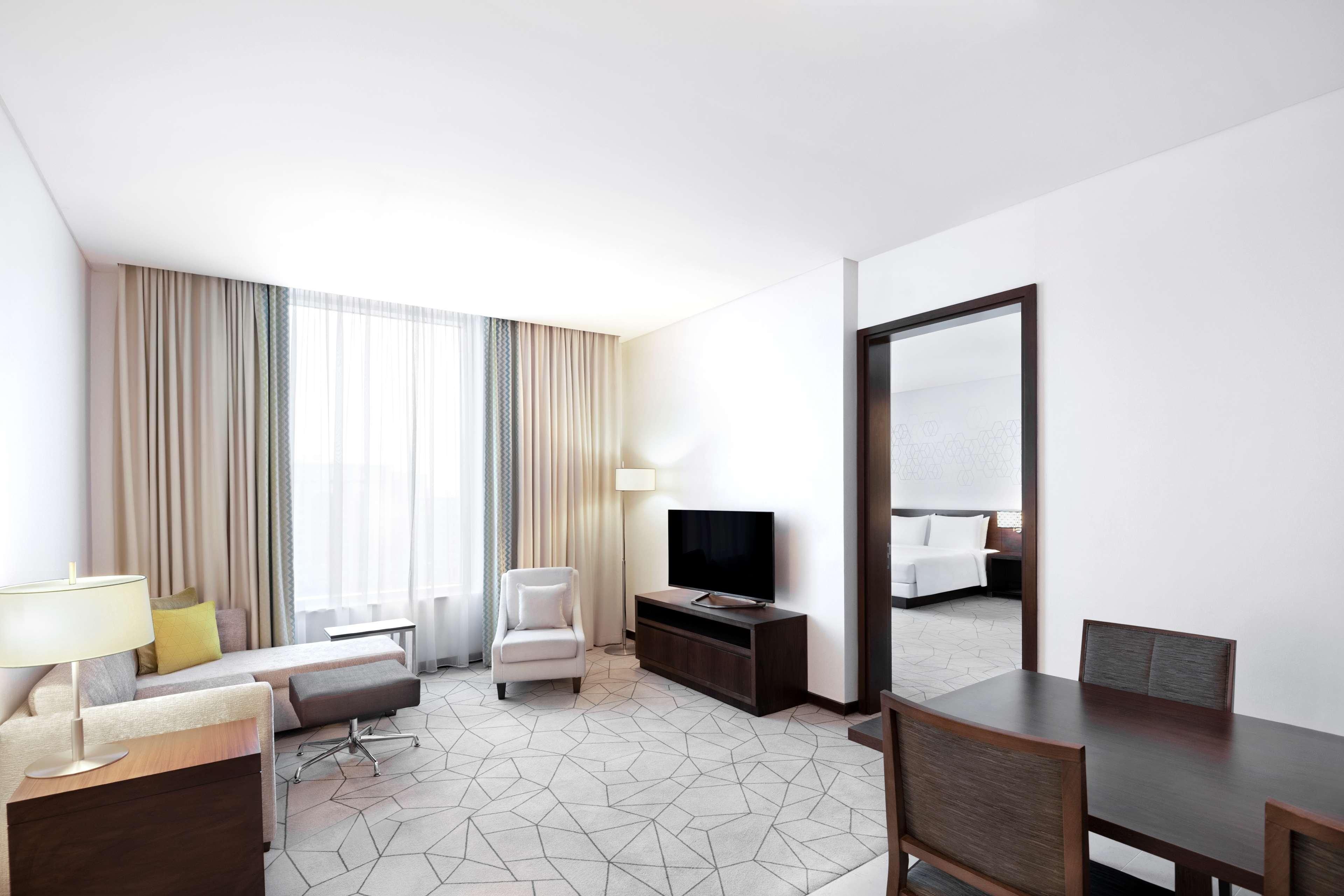 Hyatt Place Dubai Baniyas Square Exteriör bild