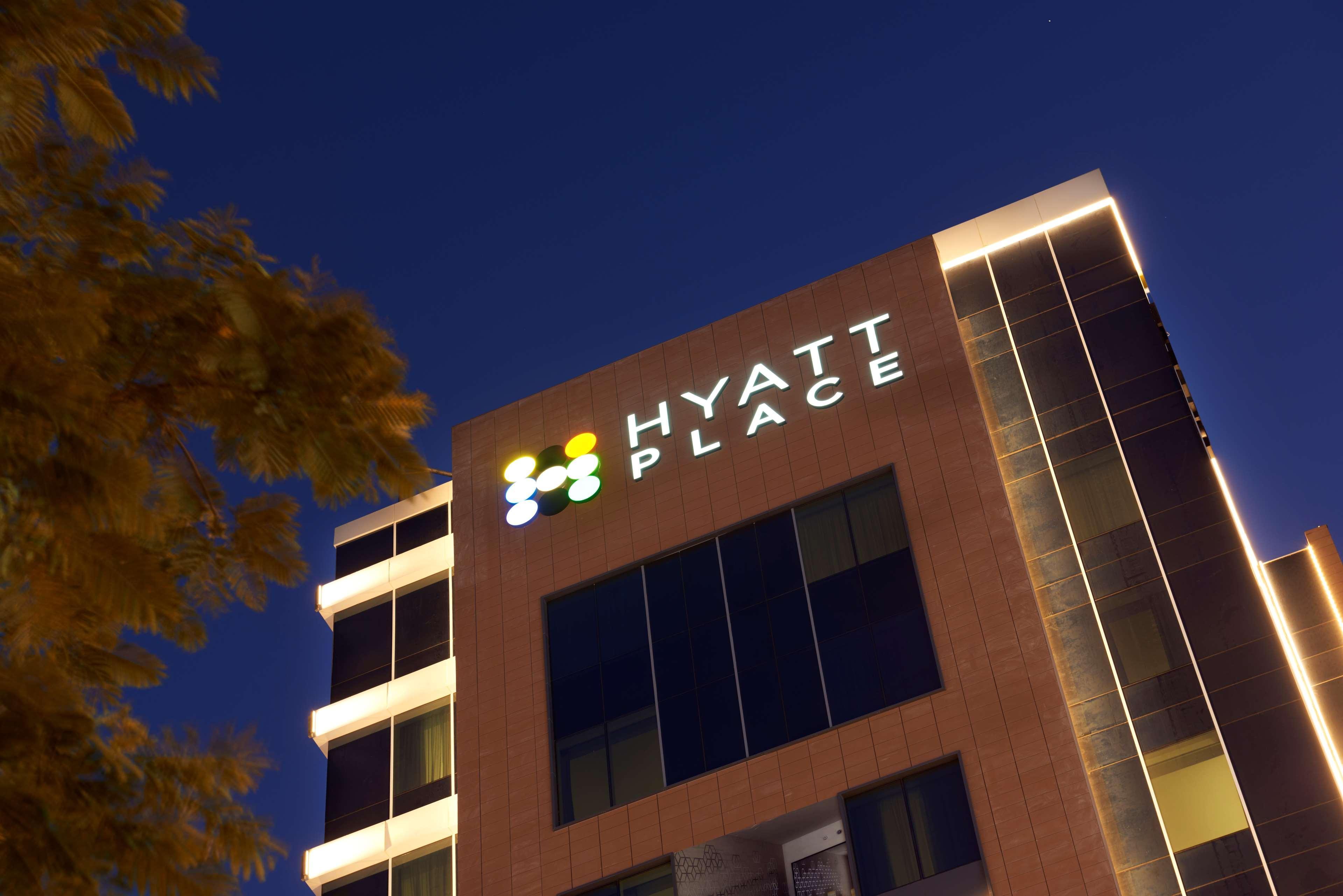 Hyatt Place Dubai Baniyas Square Exteriör bild