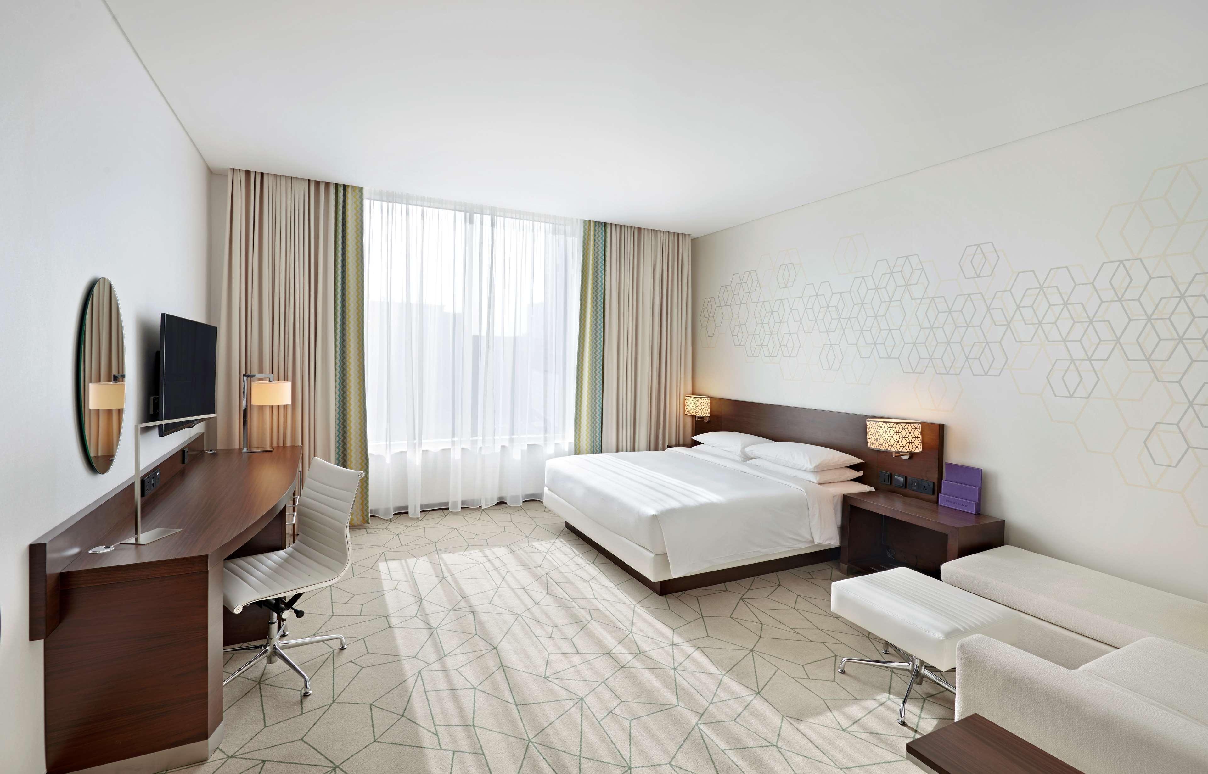 Hyatt Place Dubai Baniyas Square Exteriör bild