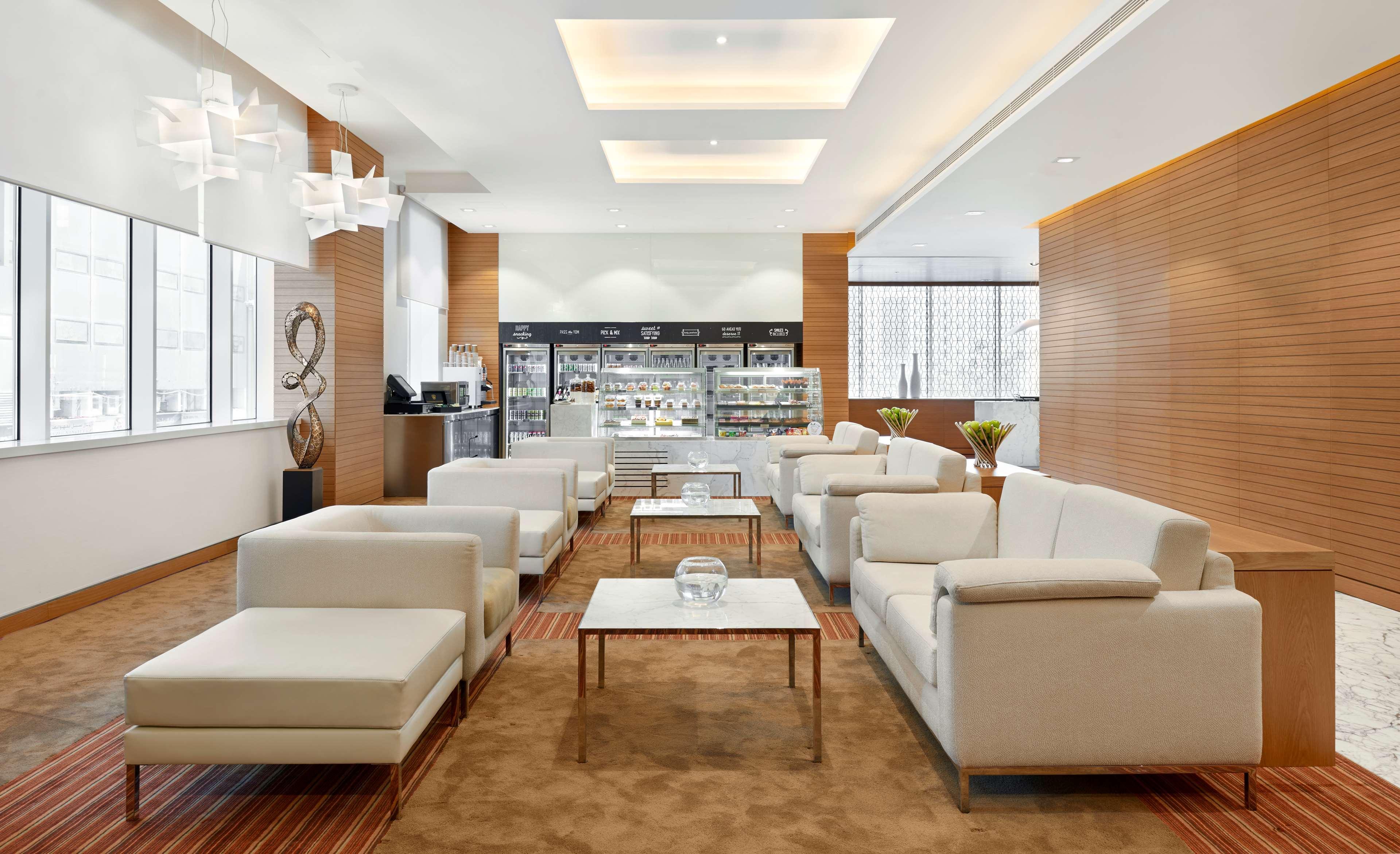 Hyatt Place Dubai Baniyas Square Exteriör bild