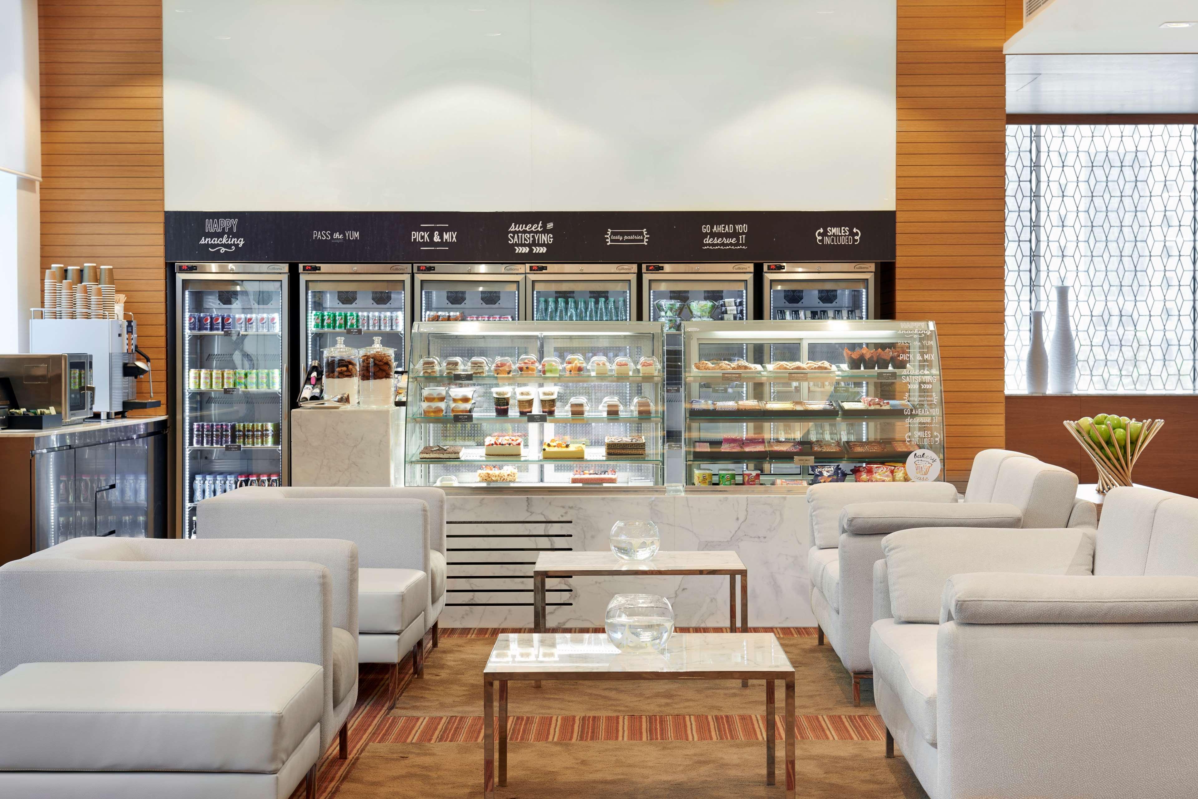 Hyatt Place Dubai Baniyas Square Exteriör bild